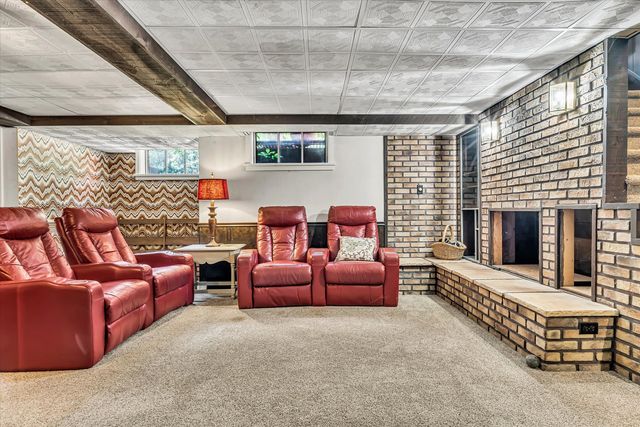 1000 27th Avenue, Moline, IL 61265