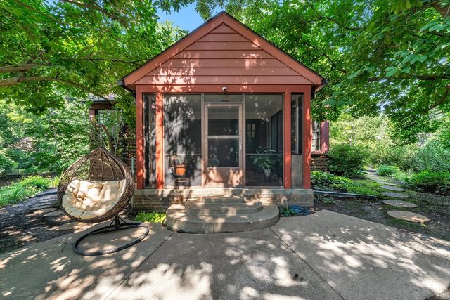 1000 27th Avenue, Moline, IL 61265