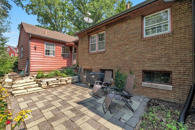 1000 27th Avenue, Moline, IL 61265