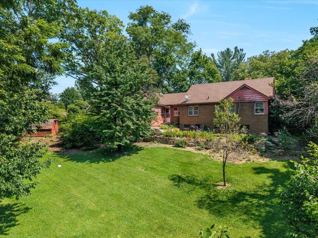 1000 27th Avenue, Moline, IL 61265