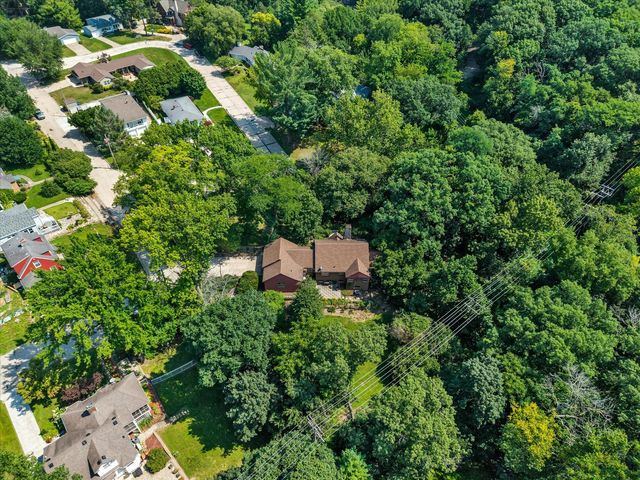 1000 27th Avenue, Moline, IL 61265