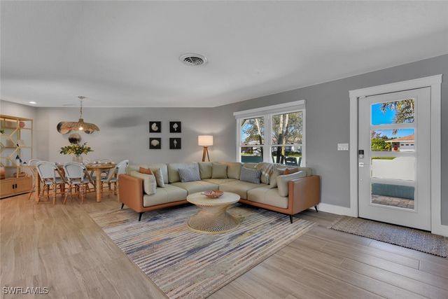 2328 Clipper WAY, Naples, FL 34104