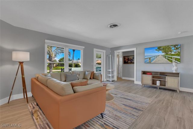 2328 Clipper WAY, Naples, FL 34104