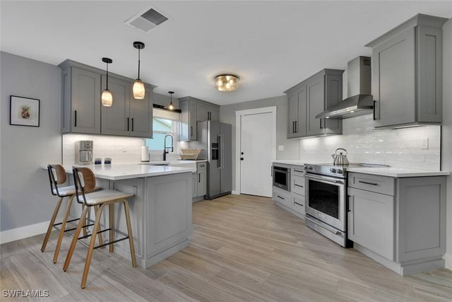 2328 Clipper WAY, Naples, FL 34104