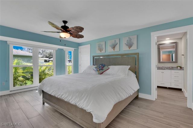 2328 Clipper WAY, Naples, FL 34104