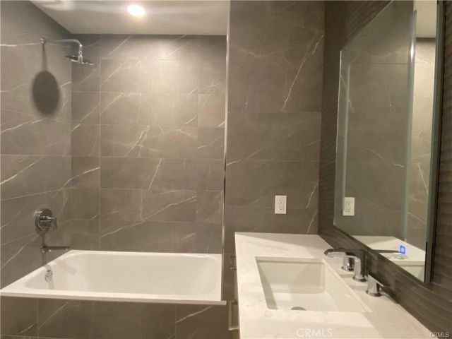 400 S Broadway 2504, Los Angeles, CA 90013