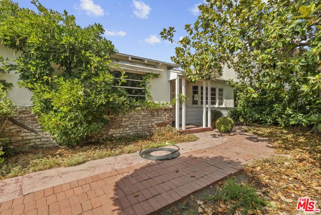 10941 Peach Grove Street, Toluca Lake, CA 91601