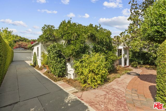 10941 Peach Grove Street, Toluca Lake, CA 91601