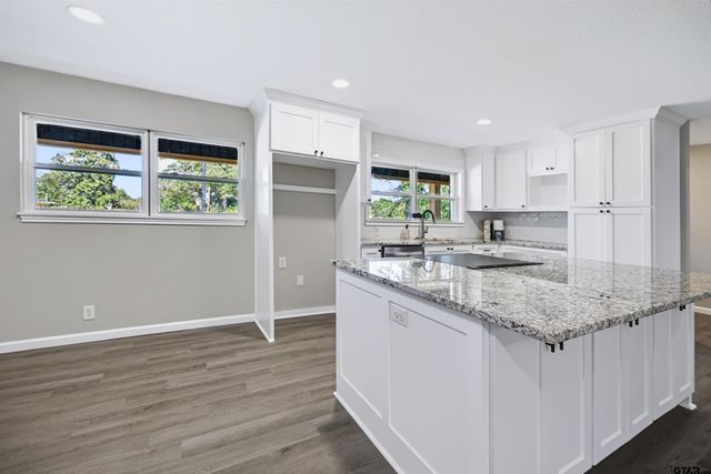 3211 Fernwood Dr, Tyler, TX 75701
