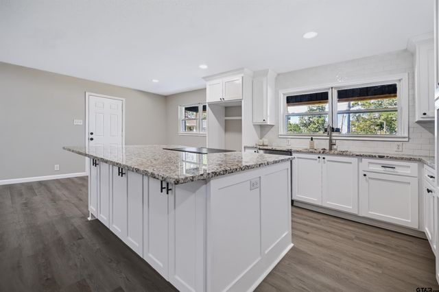 3211 Fernwood Dr, Tyler, TX 75701