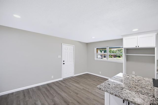 3211 Fernwood Dr, Tyler, TX 75701
