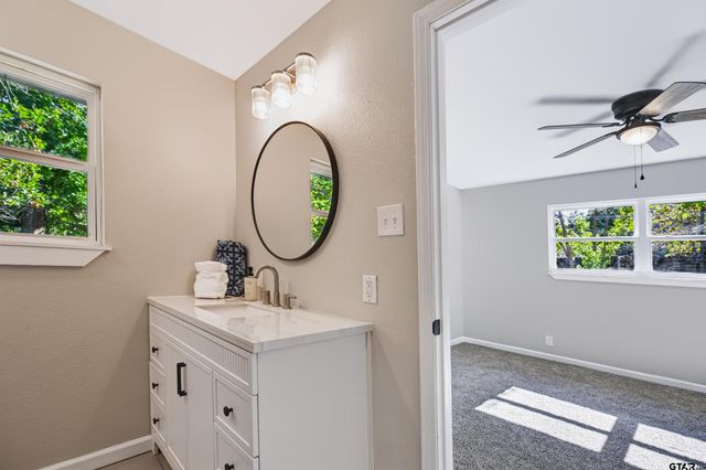 3211 Fernwood Dr, Tyler, TX 75701