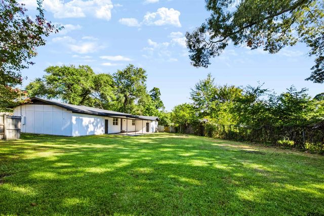 3211 Fernwood Dr, Tyler, TX 75701