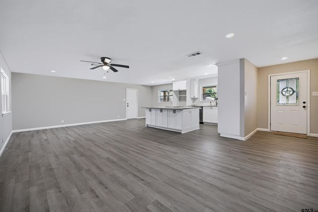 3211 Fernwood Dr, Tyler, TX 75701
