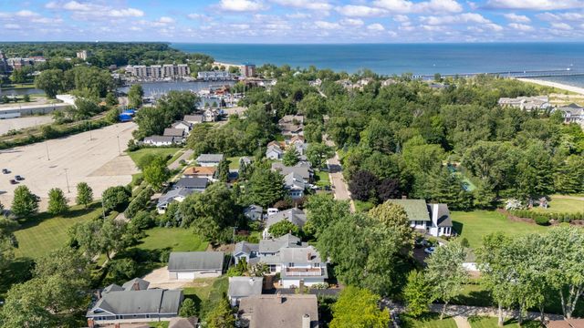 347 Ridgeway Street, St. Joseph, MI 49085