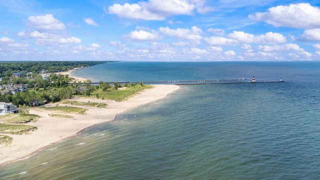 347 Ridgeway Street, St. Joseph, MI 49085