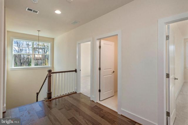 8753 SOUTHERN OAKS PL, Lorton, VA 22079