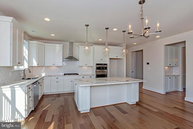 8753 SOUTHERN OAKS PL, Lorton, VA 22079