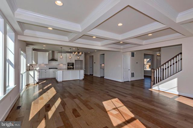 8753 SOUTHERN OAKS PL, Lorton, VA 22079