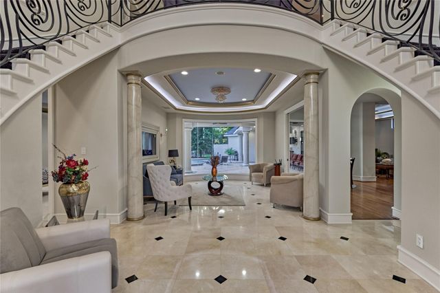 200 Sarasota Circle S, Montgomery, TX 77356