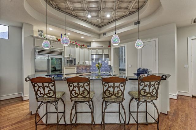 200 Sarasota Circle S, Montgomery, TX 77356