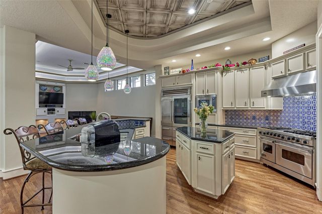 200 Sarasota Circle S, Montgomery, TX 77356
