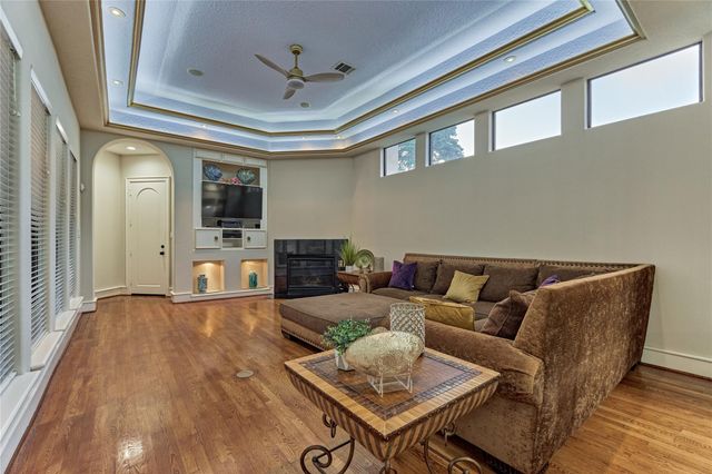 200 Sarasota Circle S, Montgomery, TX 77356