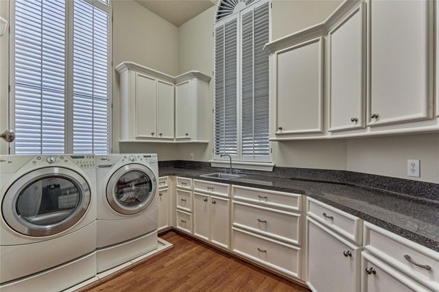 200 Sarasota Circle S, Montgomery, TX 77356