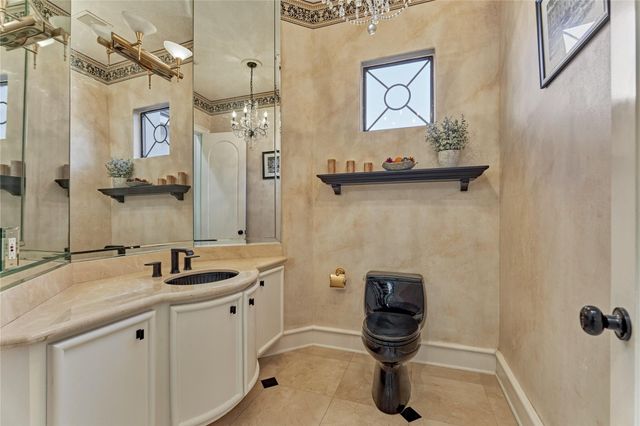 200 Sarasota Circle S, Montgomery, TX 77356