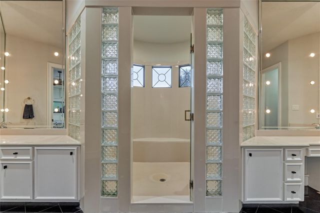 200 Sarasota Circle S, Montgomery, TX 77356