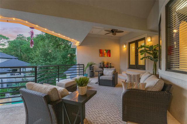 200 Sarasota Circle S, Montgomery, TX 77356