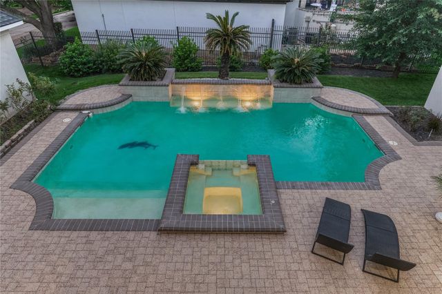 200 Sarasota Circle S, Montgomery, TX 77356