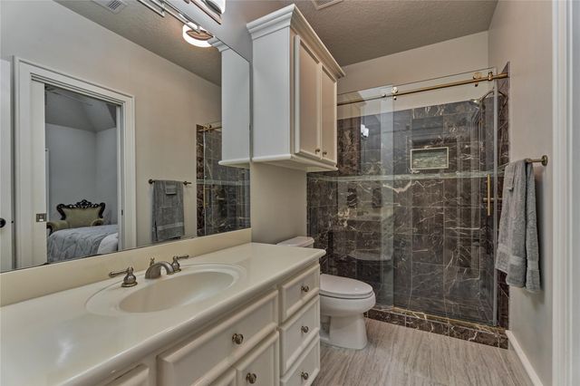 200 Sarasota Circle S, Montgomery, TX 77356