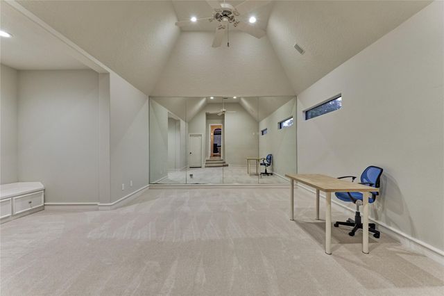 200 Sarasota Circle S, Montgomery, TX 77356