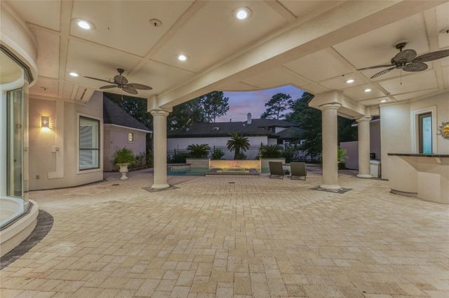 200 Sarasota Circle S, Montgomery, TX 77356