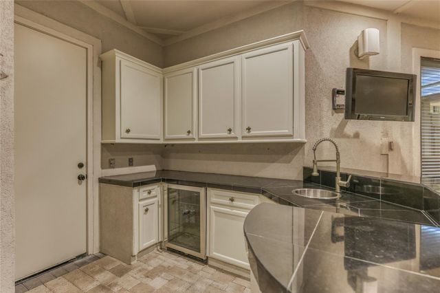 200 Sarasota Circle S, Montgomery, TX 77356