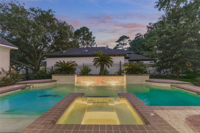 200 Sarasota Circle S, Montgomery, TX 77356