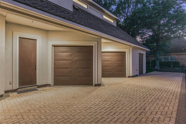 200 Sarasota Circle S, Montgomery, TX 77356