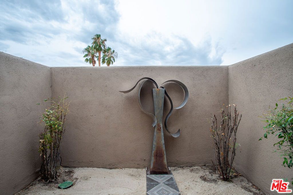 Image 17 of property listing at 74687 Arroyo Drive, Indian Wells, CA 92210