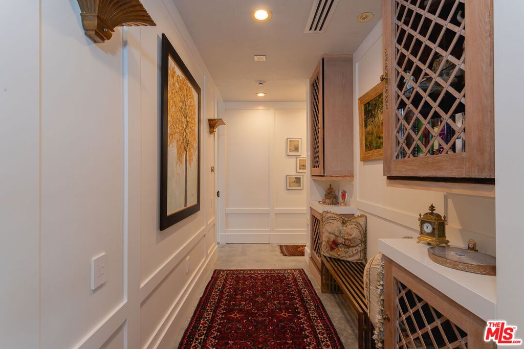 Image 7 of property listing at 74687 Arroyo Drive, Indian Wells, CA 92210