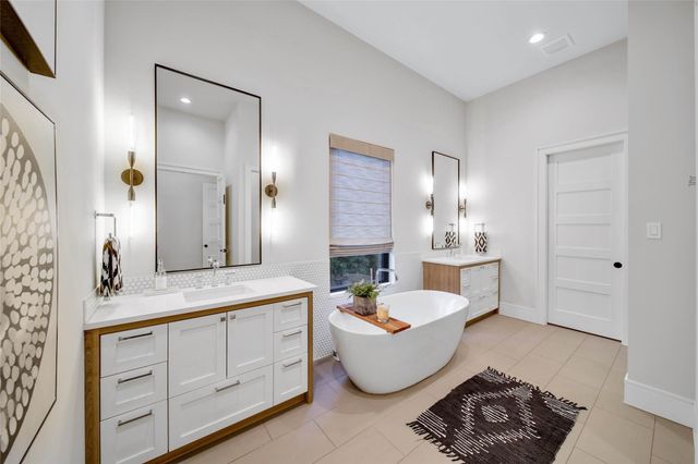 407 N Copa Palm Loop, Montgomery, TX 77316