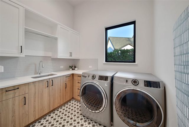 407 N Copa Palm Loop, Montgomery, TX 77316