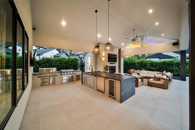 407 N Copa Palm Loop, Montgomery, TX 77316