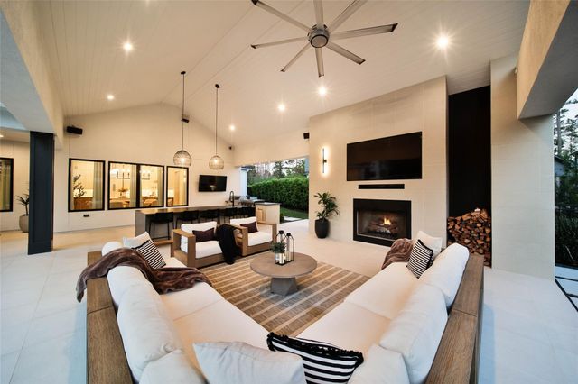 407 N Copa Palm Loop, Montgomery, TX 77316