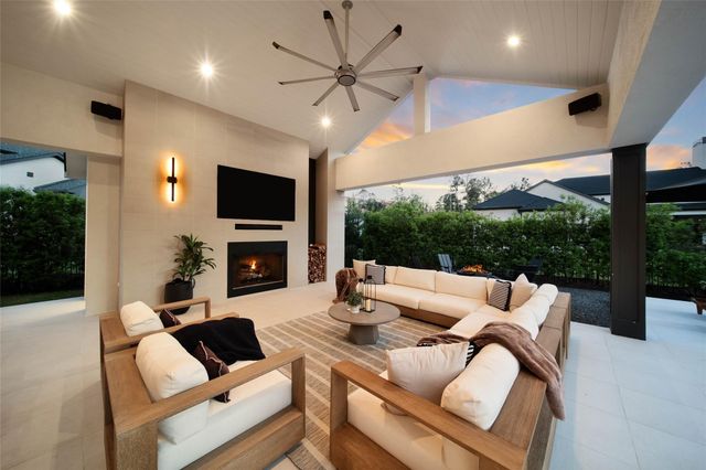 407 N Copa Palm Loop, Montgomery, TX 77316