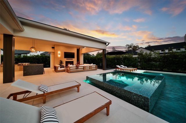 407 N Copa Palm Loop, Montgomery, TX 77316