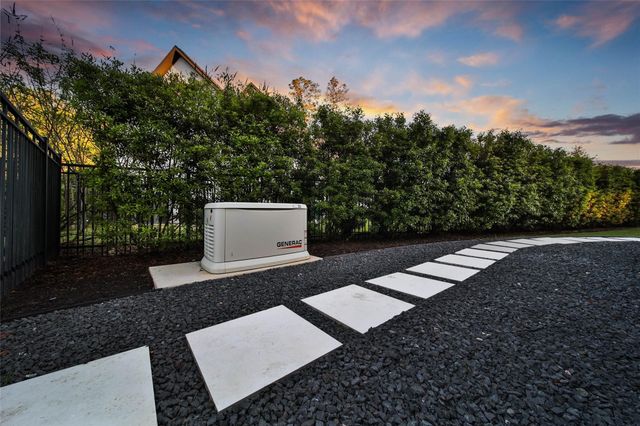 407 N Copa Palm Loop, Montgomery, TX 77316