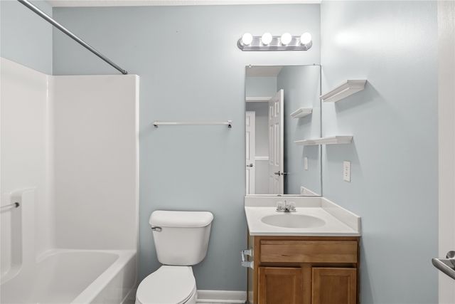 2241 Hart Avenue 2, Des Moines, IA 50320