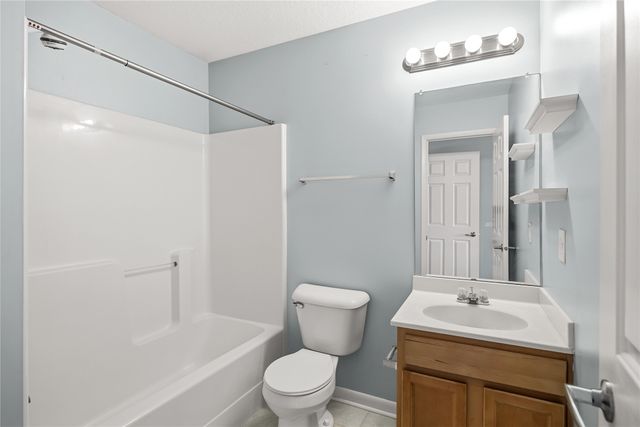 2241 Hart Avenue 2, Des Moines, IA 50320