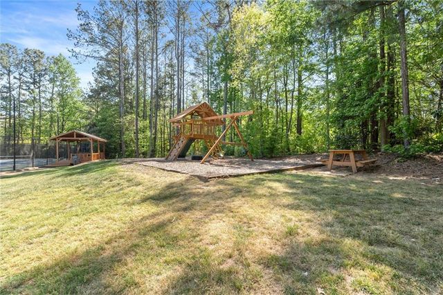 4069 Bittersweet Drive NE, Roswell, GA 30075